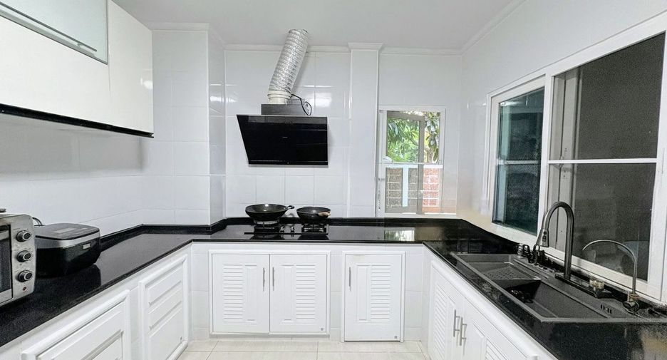 For sale 4 bedrooms house in Thawi Watthana, Bangkok