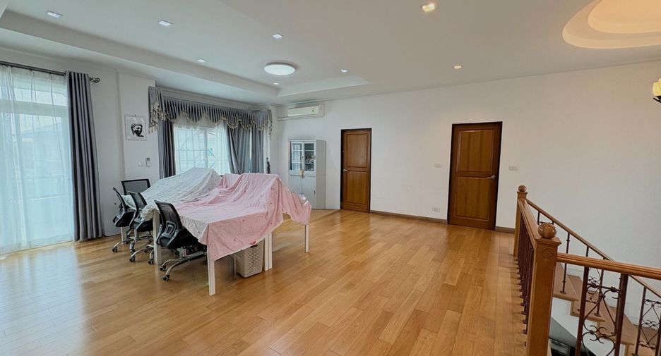 For sale 4 bedrooms house in Thawi Watthana, Bangkok