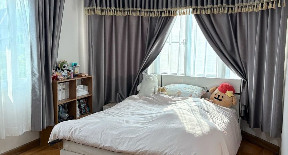 For sale 4 bedrooms house in Thawi Watthana, Bangkok