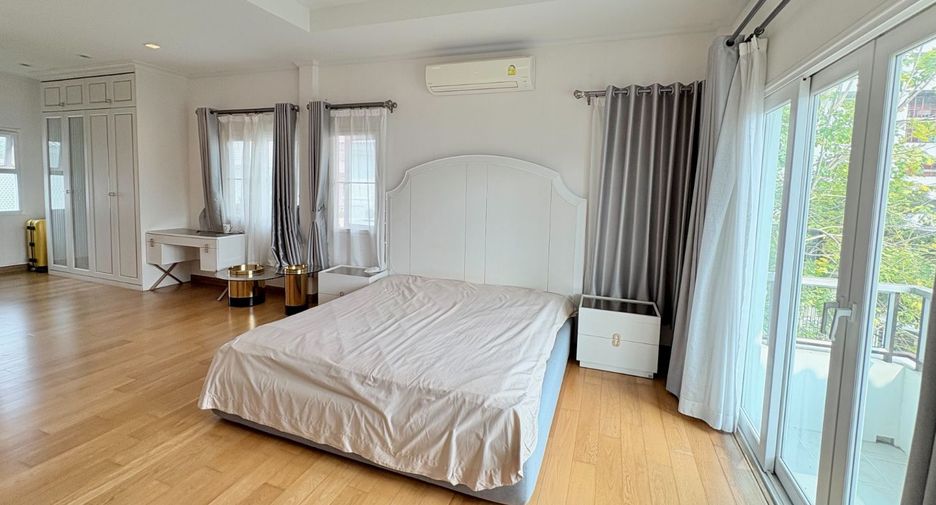 For sale 4 bedrooms house in Thawi Watthana, Bangkok