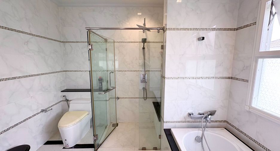 For sale 4 bedrooms house in Thawi Watthana, Bangkok