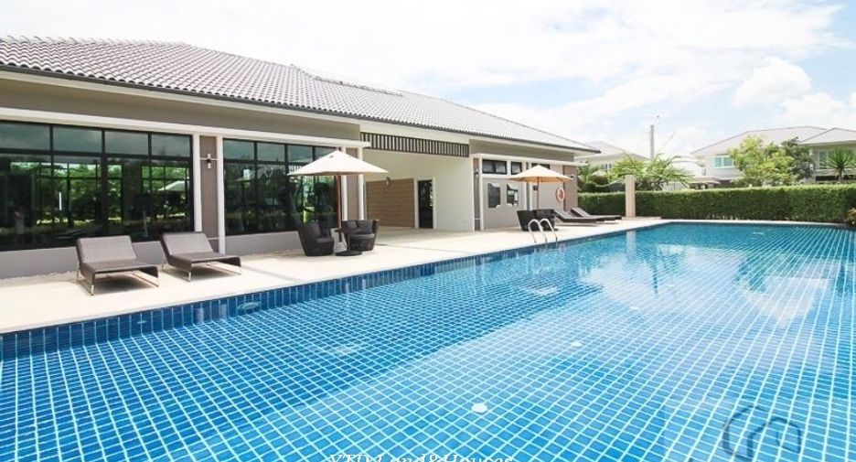 For sale 4 bedrooms house in Thawi Watthana, Bangkok