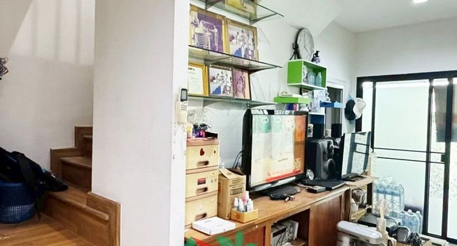 For sale 3 bedrooms townhouse in Nong Khaem, Bangkok