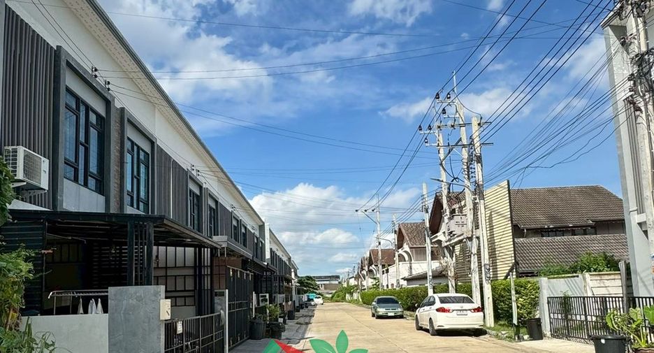 For sale 3 bedrooms townhouse in Nong Khaem, Bangkok