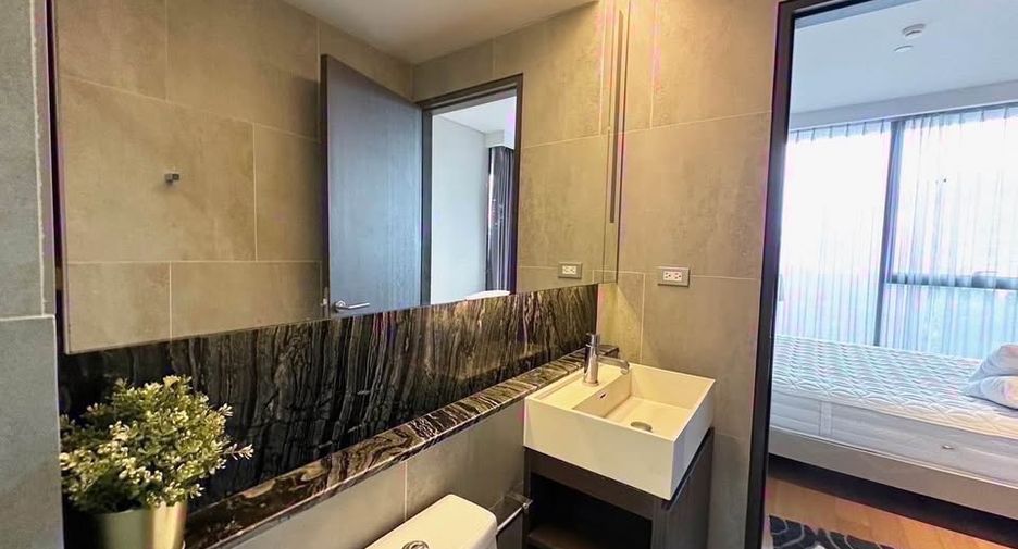 For sale 1 bed condo in Khlong Toei, Bangkok