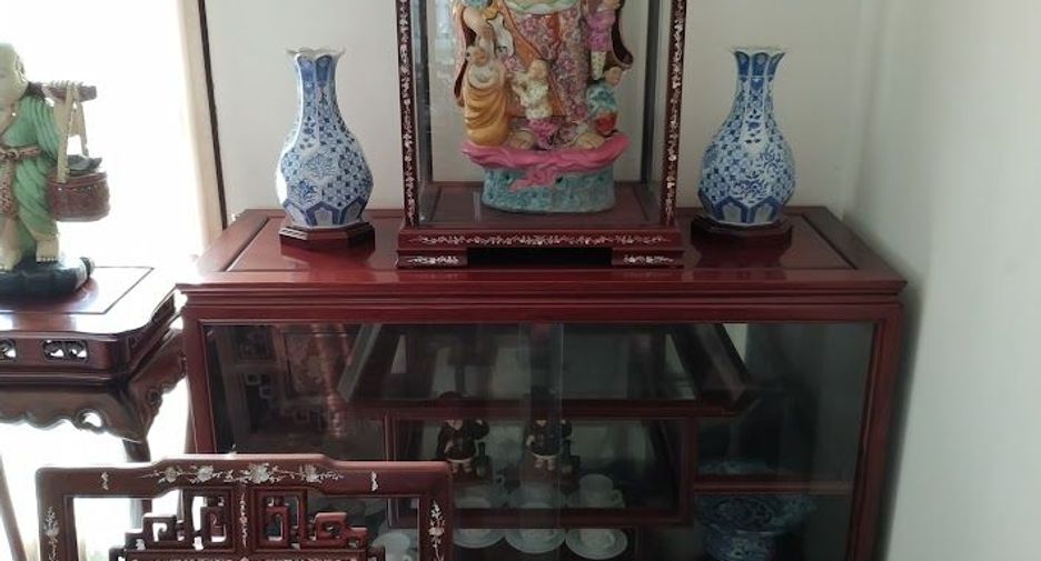 Haus zum Kauf mit 4 Zimmer in Phra Khanong, Bangkok