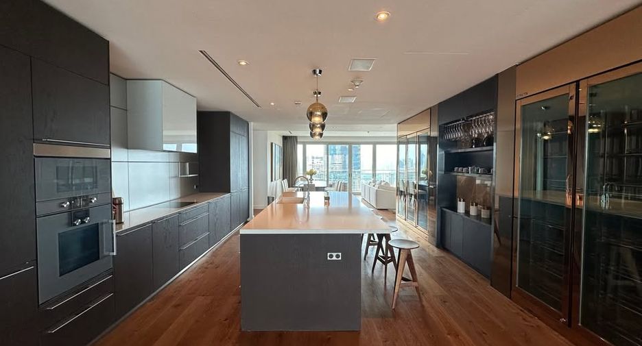 For sale 3 bedrooms condo in Pathum Wan, Bangkok