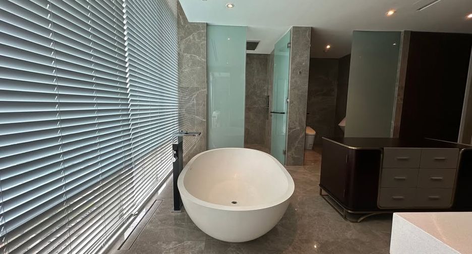 For sale 3 bedrooms condo in Pathum Wan, Bangkok