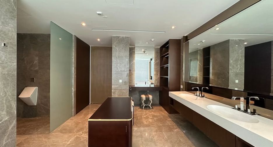 For sale 3 bedrooms condo in Pathum Wan, Bangkok