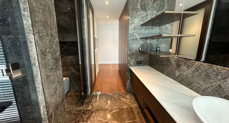 For sale 3 bedrooms condo in Pathum Wan, Bangkok