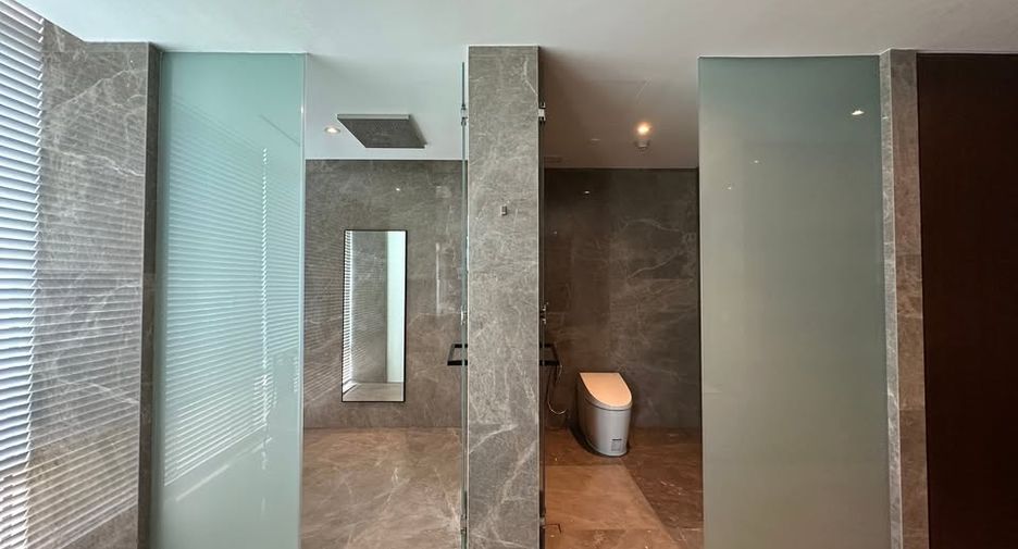 For sale 3 bedrooms condo in Pathum Wan, Bangkok