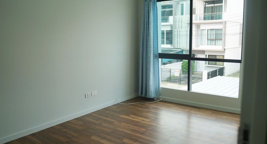 For sale 3 bedrooms townhouse in Khan Na Yao, Bangkok