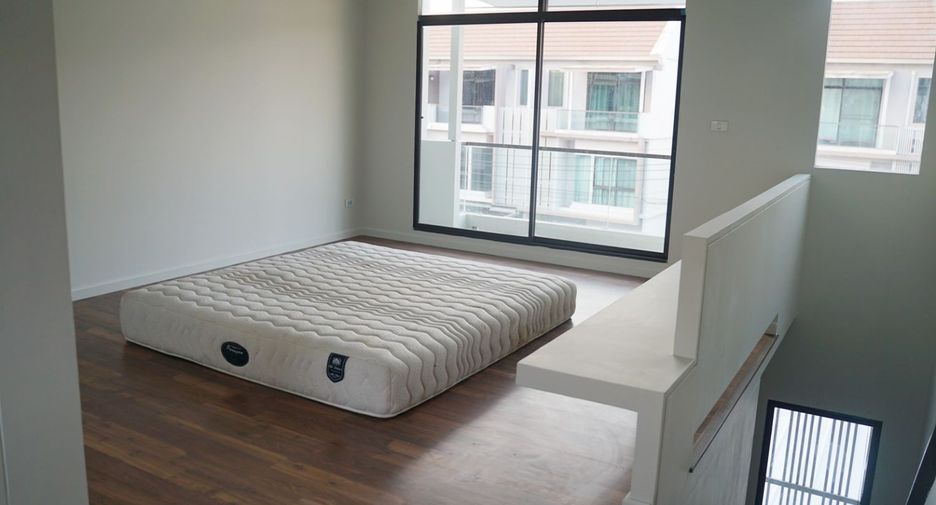 For sale 3 bedrooms townhouse in Khan Na Yao, Bangkok