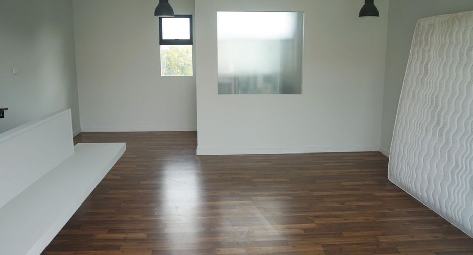 For sale 3 bedrooms townhouse in Khan Na Yao, Bangkok