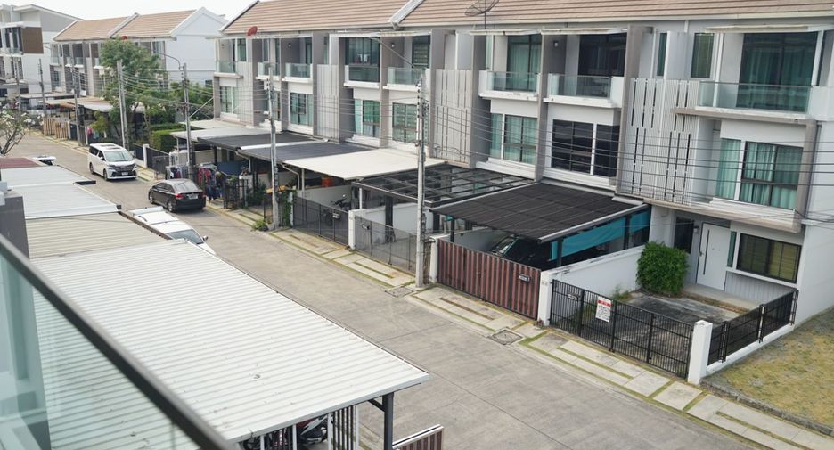 For sale 3 bedrooms townhouse in Khan Na Yao, Bangkok