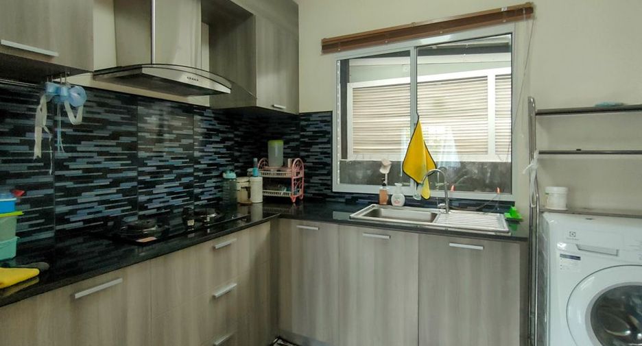 For rent 3 bedrooms house in San Kamphaeng, Chiang Mai