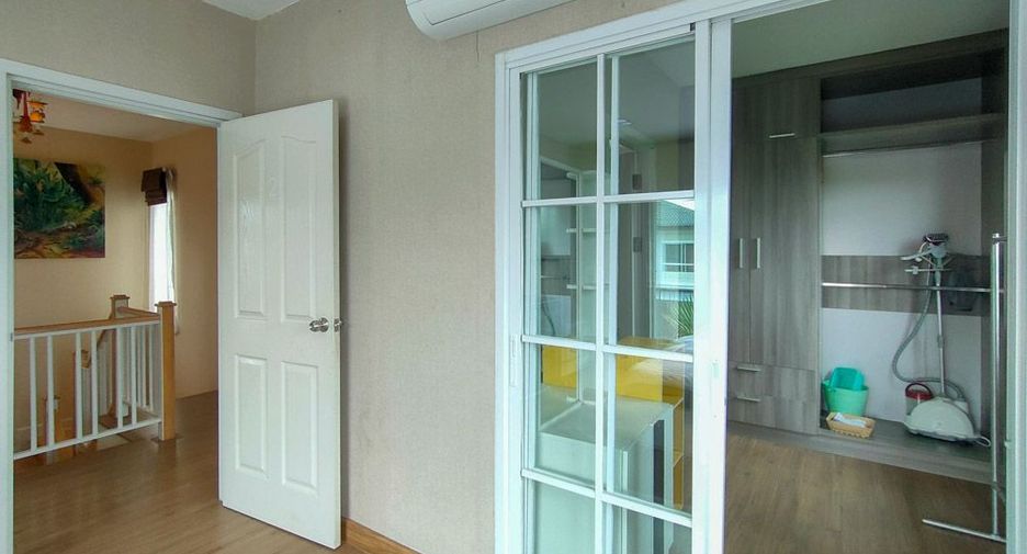 For rent 3 bedrooms house in San Kamphaeng, Chiang Mai