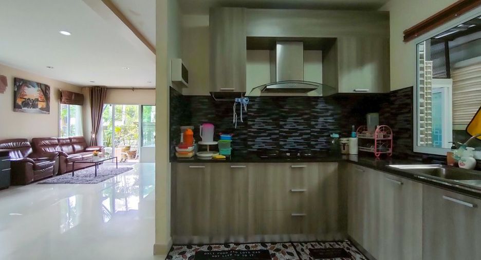 For rent 3 bedrooms house in San Kamphaeng, Chiang Mai