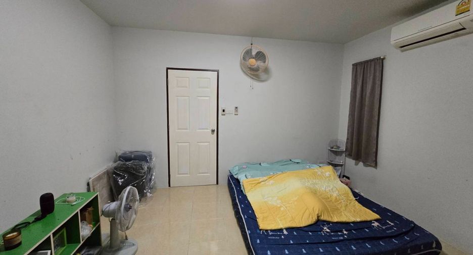 À vendre 2 chambres maison de ville à Si Racha, Chonburi