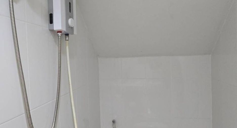 À vendre 2 chambres maison de ville à Si Racha, Chonburi