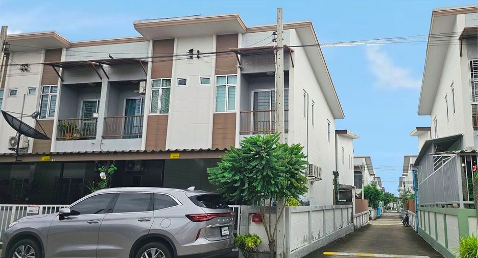 À vendre 2 chambres maison de ville à Si Racha, Chonburi