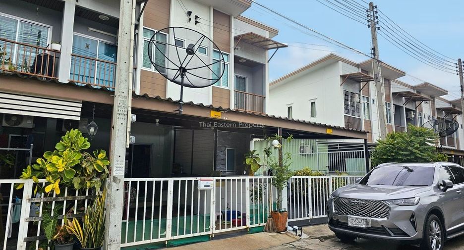 À vendre 2 chambres maison de ville à Si Racha, Chonburi