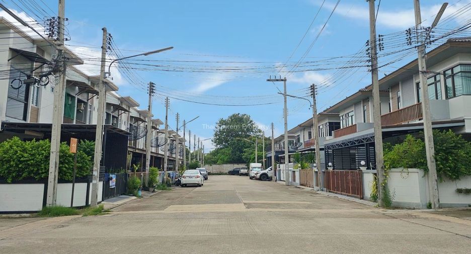 À vendre 2 chambres maison de ville à Si Racha, Chonburi