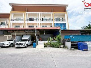 For sale 2 bed retail Space in Mueang Samut Sakhon, Samut Sakhon