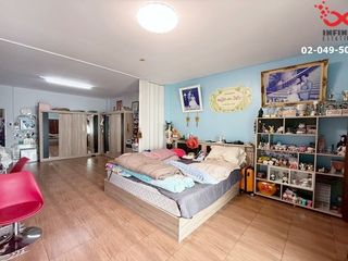 For sale 2 bed retail Space in Mueang Samut Sakhon, Samut Sakhon