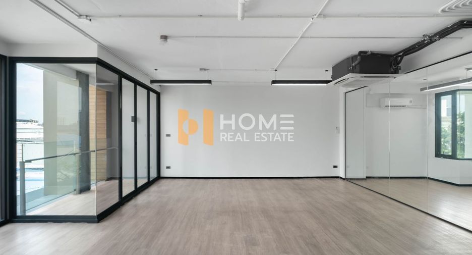 For sale 5 ベッドルーム townhouse in Suan Luang, Bangkok