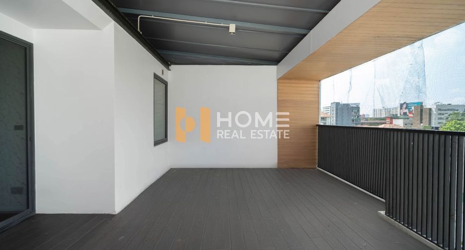 For sale 5 ベッドルーム townhouse in Suan Luang, Bangkok
