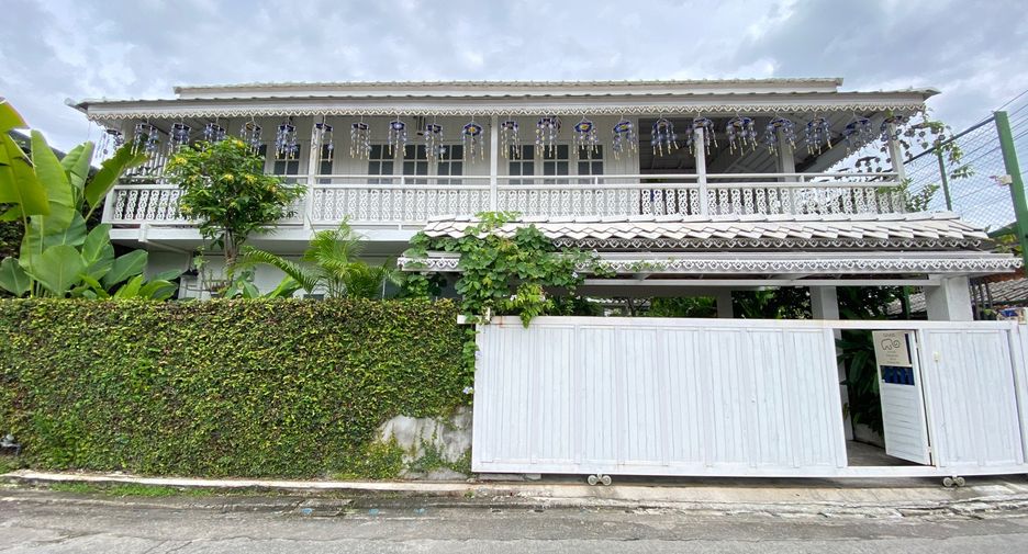 For rent 4 bedrooms house in Mueang Chiang Mai, Chiang Mai