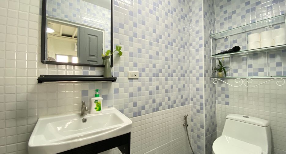For rent 4 bedrooms house in Mueang Chiang Mai, Chiang Mai