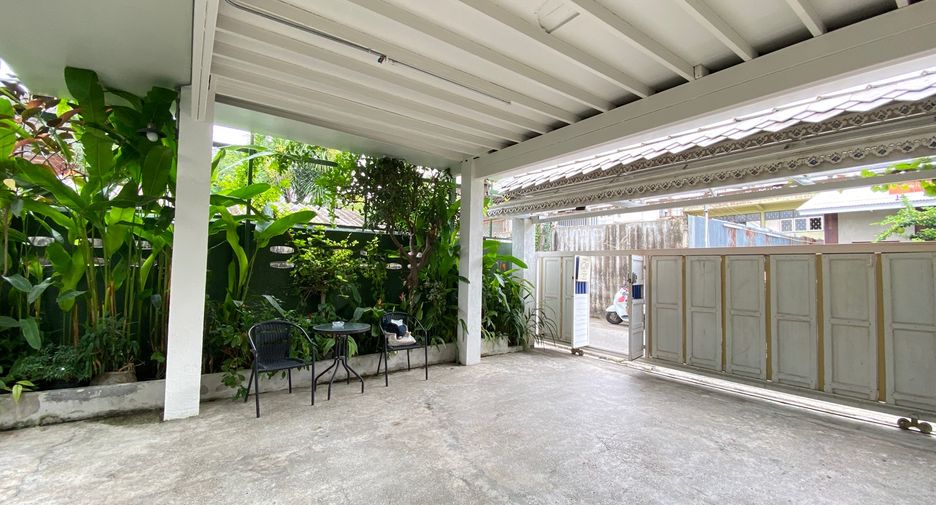 For rent 4 bedrooms house in Mueang Chiang Mai, Chiang Mai