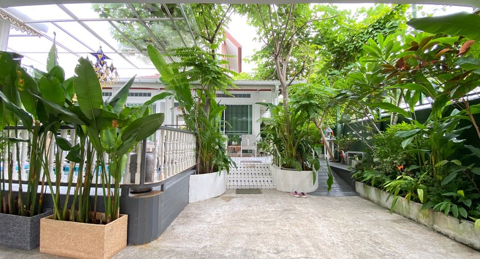 For rent 4 bedrooms house in Mueang Chiang Mai, Chiang Mai