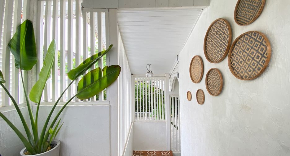 For rent 4 bedrooms house in Mueang Chiang Mai, Chiang Mai