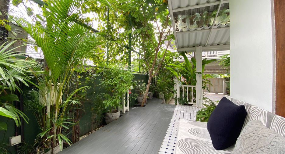 For rent 4 bedrooms house in Mueang Chiang Mai, Chiang Mai