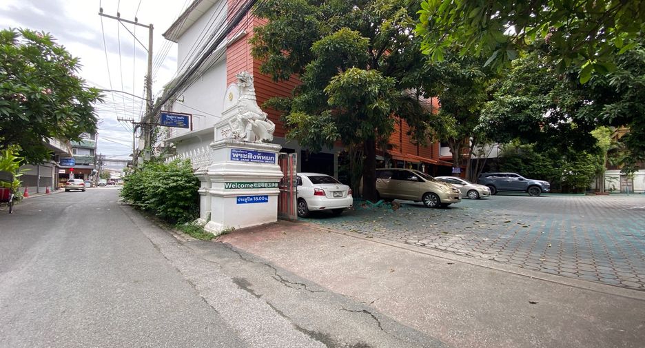 For rent 4 bedrooms house in Mueang Chiang Mai, Chiang Mai