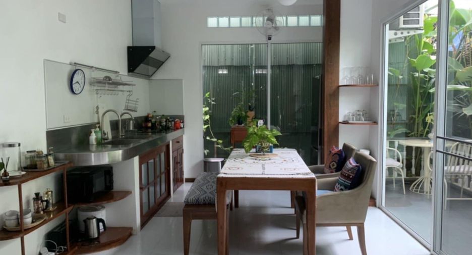 For rent 4 bedrooms house in Mueang Chiang Mai, Chiang Mai