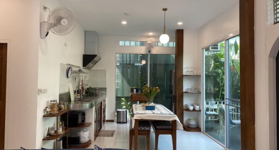 For rent 4 bedrooms house in Mueang Chiang Mai, Chiang Mai