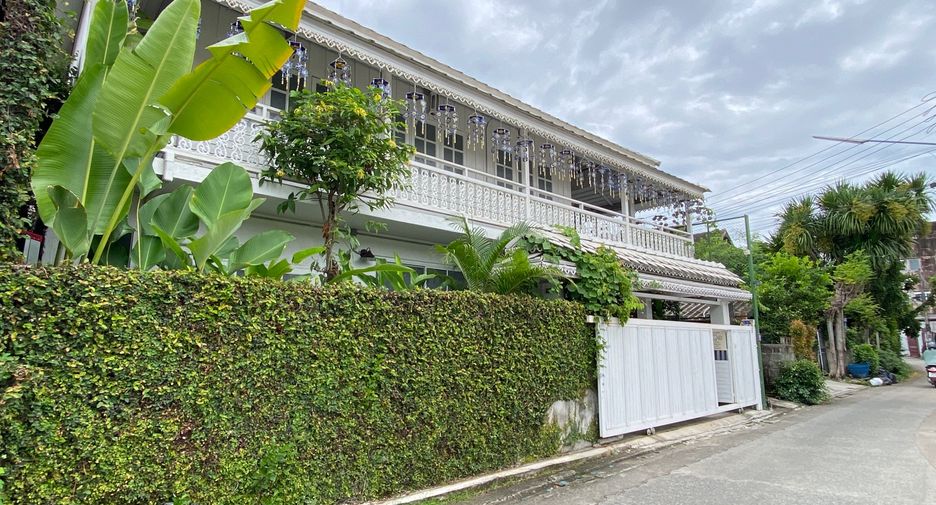For rent 4 bedrooms house in Mueang Chiang Mai, Chiang Mai