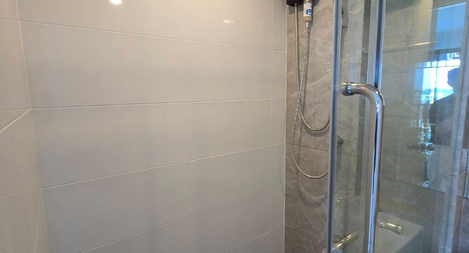 For sale 1 bed condo in Mueang Samut Prakan, Samut Prakan