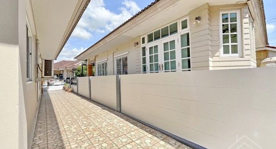 For rent 2 bedrooms house in Si Racha, Chonburi