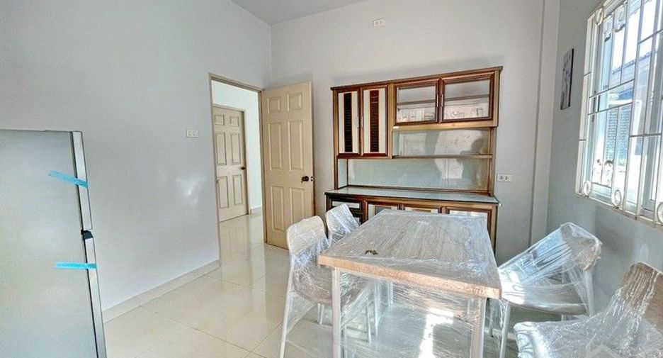 For rent 2 bedrooms house in Si Racha, Chonburi