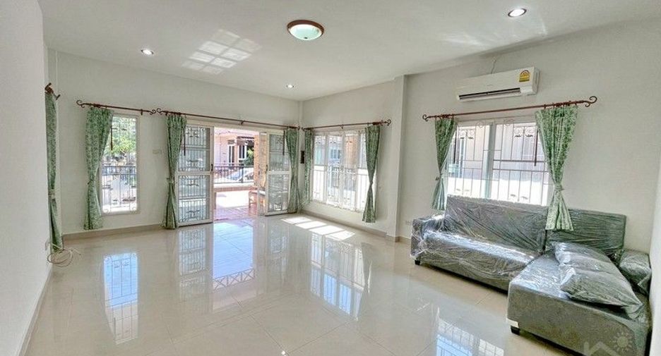 For rent 2 bedrooms house in Si Racha, Chonburi