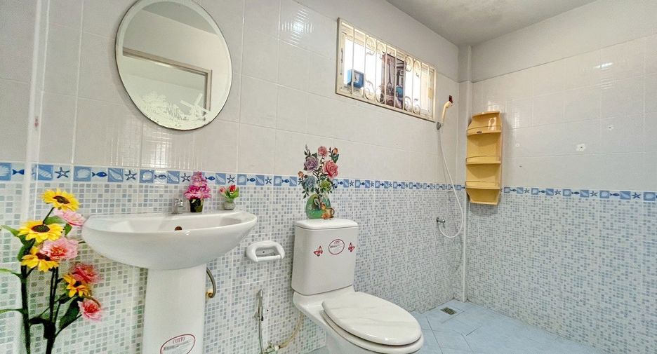 For rent 2 bedrooms house in Si Racha, Chonburi