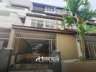 For sale 6 ベッドルーム townhouse in Wang Thonglang, Bangkok
