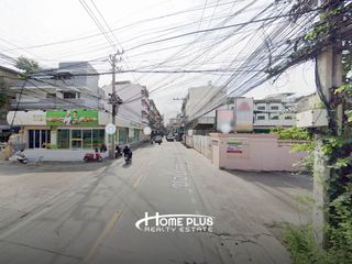 For sale 6 ベッドルーム townhouse in Wang Thonglang, Bangkok