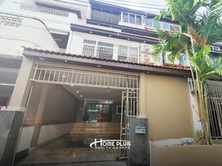 For sale 6 ベッドルーム townhouse in Wang Thonglang, Bangkok