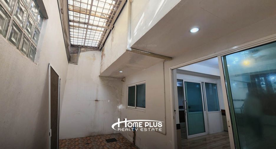 Reihenhaus zum Kauf mit 6 Zimmer in Wang Thonglang, Bangkok